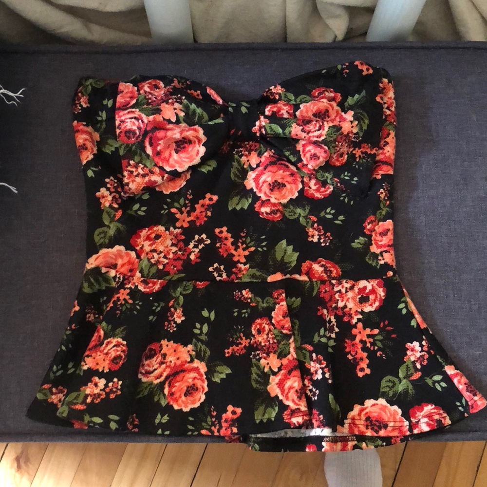 Sleeveless peplum top